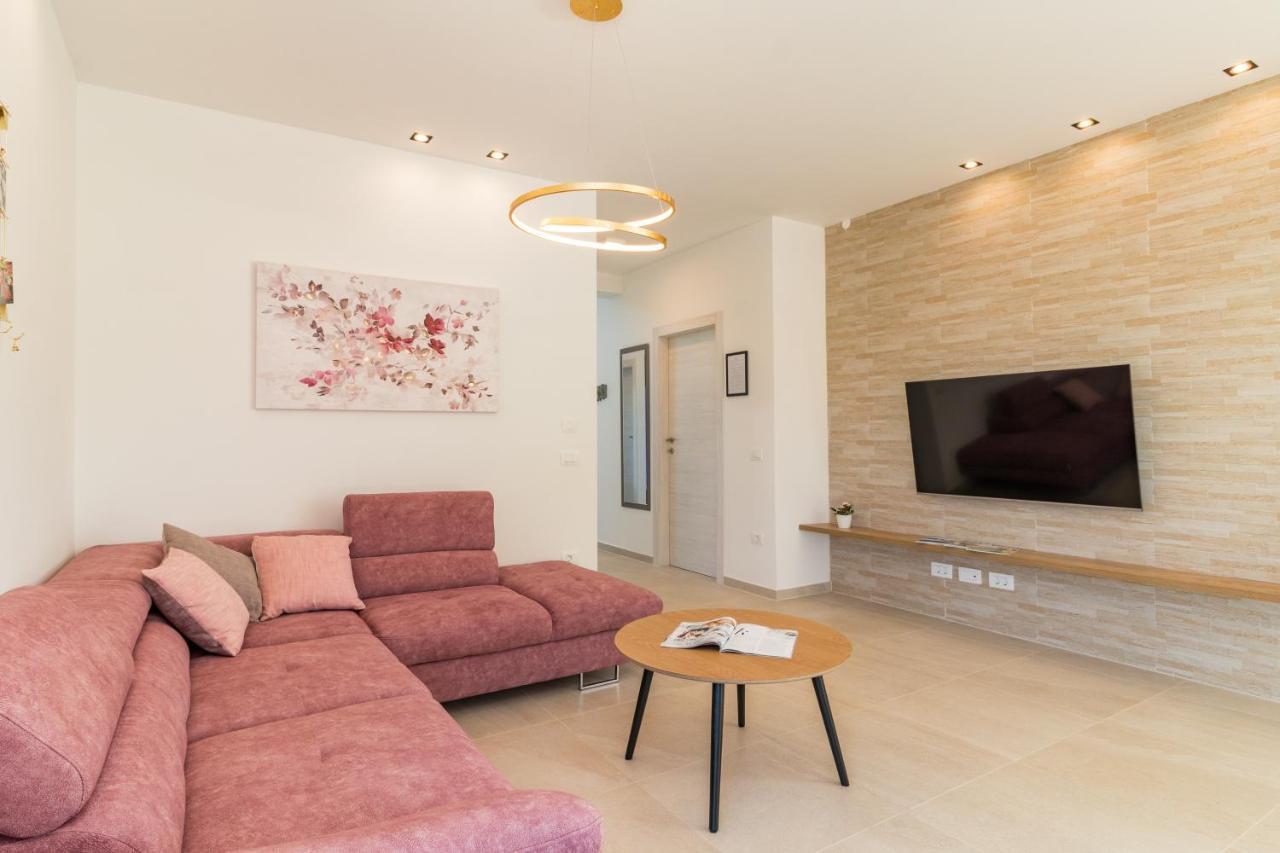 Villa Elena Deluxe Mit Whirlpool Und Beheiztem Pool Am Meer Und Wunderschoenen Blick Auf Die Brijuni Inseln فاجانا المظهر الخارجي الصورة