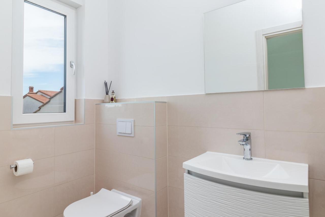 Villa Elena Deluxe Mit Whirlpool Und Beheiztem Pool Am Meer Und Wunderschoenen Blick Auf Die Brijuni Inseln فاجانا المظهر الخارجي الصورة