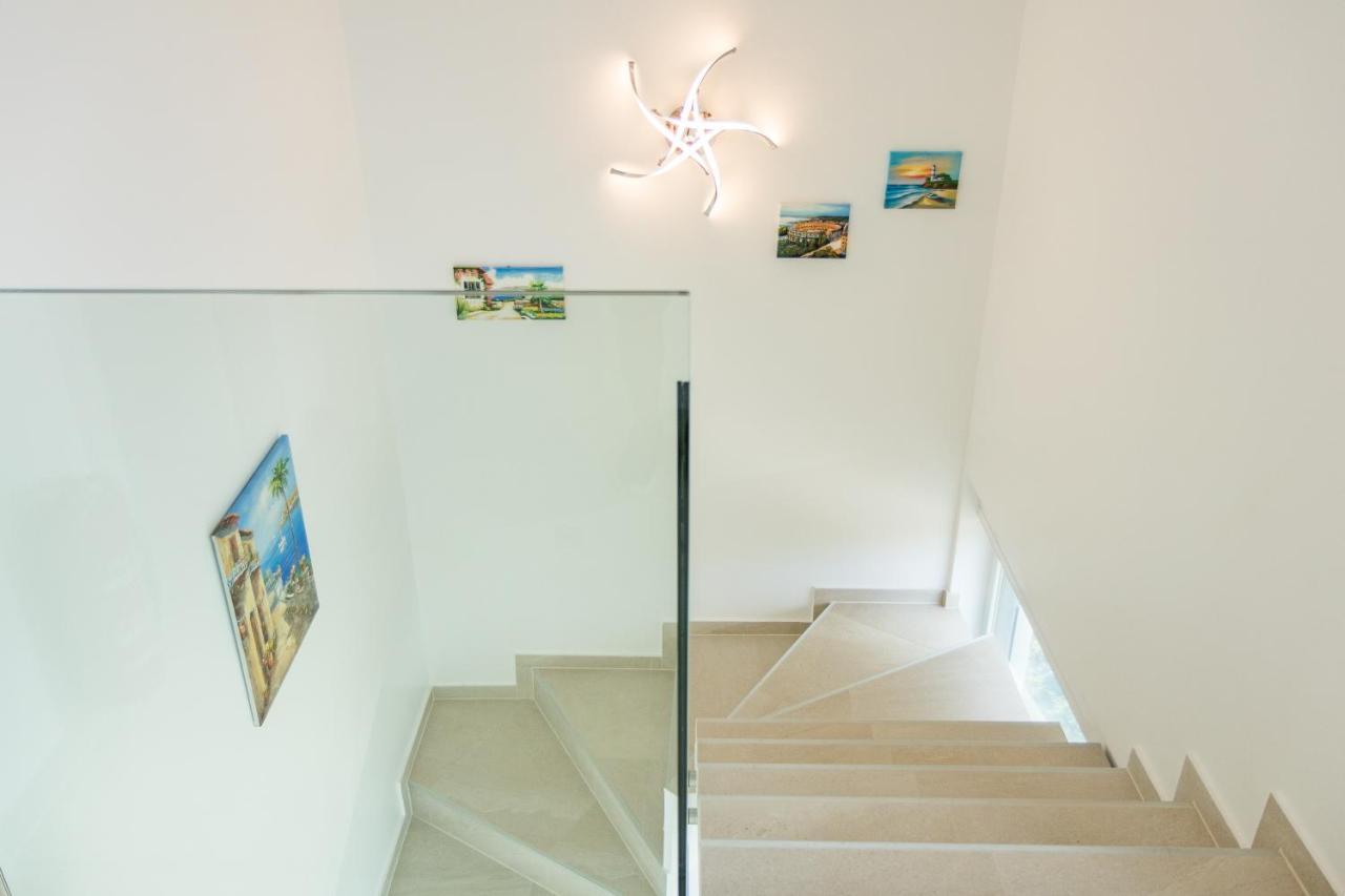 Villa Elena Deluxe Mit Whirlpool Und Beheiztem Pool Am Meer Und Wunderschoenen Blick Auf Die Brijuni Inseln فاجانا المظهر الخارجي الصورة