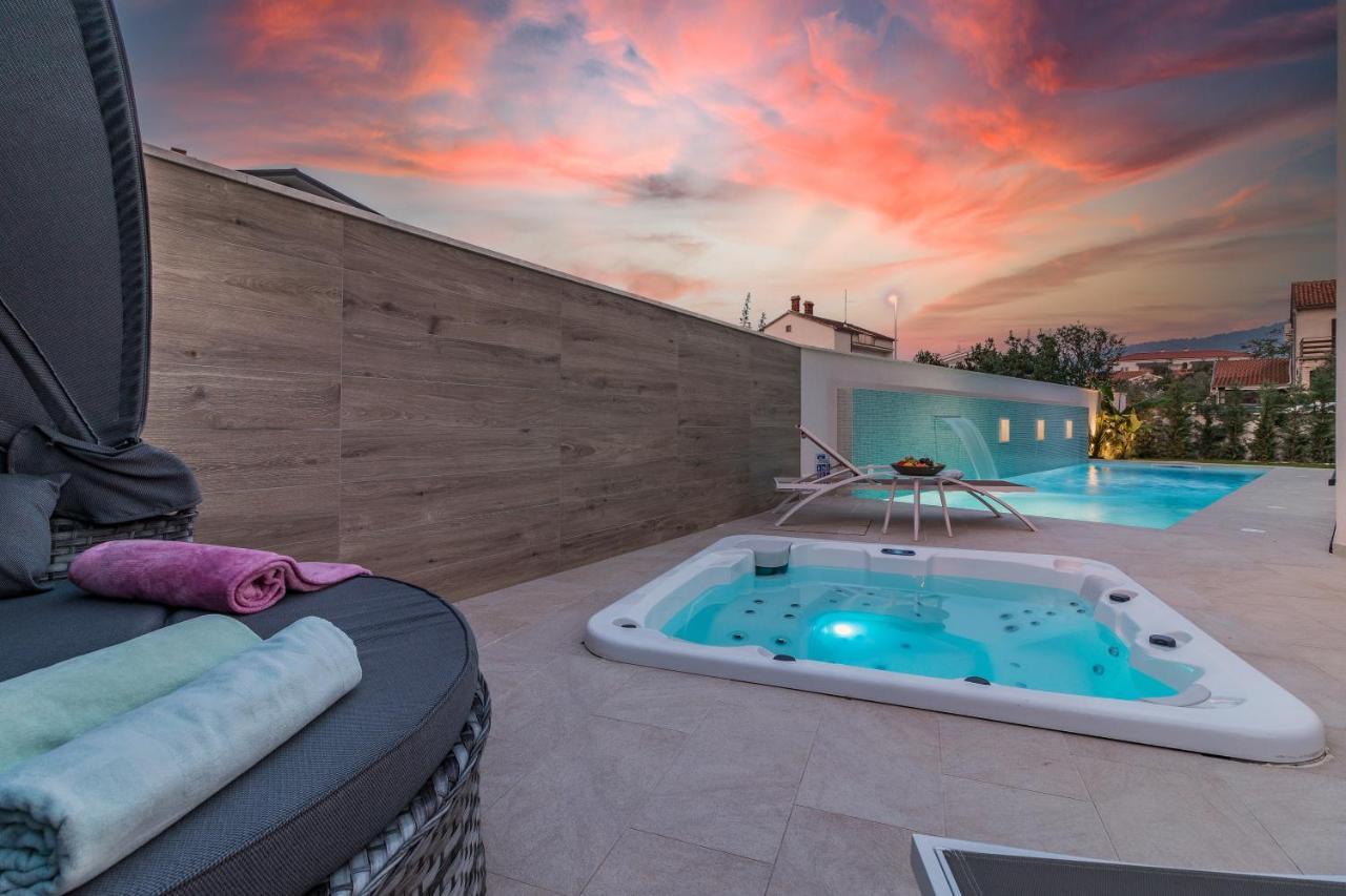Villa Elena Deluxe Mit Whirlpool Und Beheiztem Pool Am Meer Und Wunderschoenen Blick Auf Die Brijuni Inseln فاجانا المظهر الخارجي الصورة