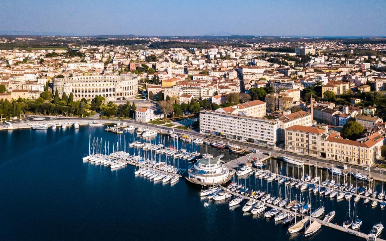 Villa Elena Deluxe Mit Whirlpool Und Beheiztem Pool Am Meer Und Wunderschoenen Blick Auf Die Brijuni Inseln فاجانا المظهر الخارجي الصورة